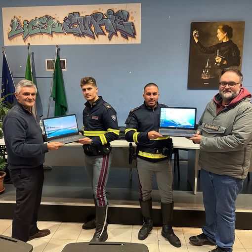 FOTO. Computer rubati al liceo Curie di Tradate, due giovani denunciati dalla polizia