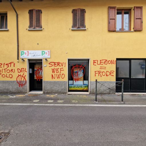 La sede del Pd di Malnate imbrattata dalle scritte no vax