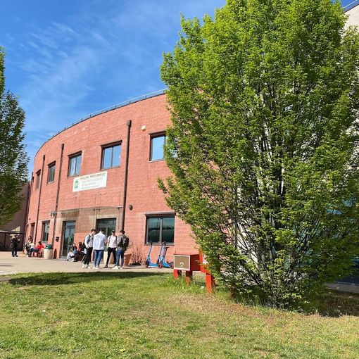 La sede Insubria di via Monte Generoso. Sotto, Alberto Onetti