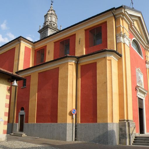 La chiesa parrocchiale di Ispra dove sabato mattina verranno celebrati i funerali di Roberta Conti