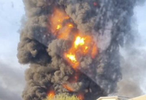 VIDEO. L'incendio di Novara è domato, la nube spinta dal vento verso una parte del Varesotto
