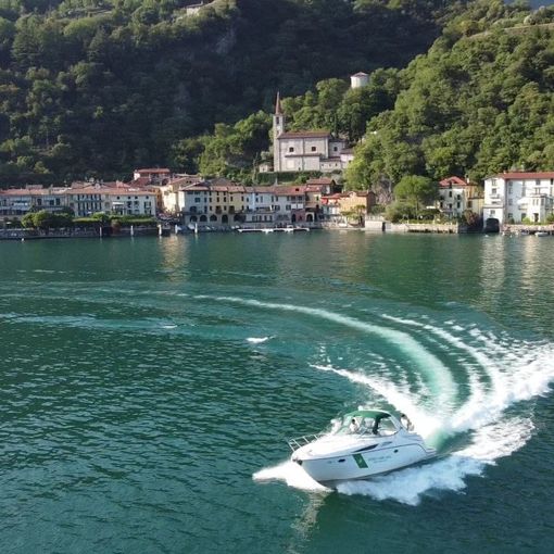A 14 anni scorrazzava da solo alla guida di un gommone sul lago Ceresio tra i bagnanti: fermato dal reparto nautico