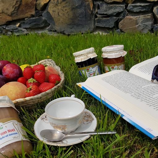 Se coltivi terreni a frutta e verdura crea i tuoi prodotti sotto olio, le tue marmellate, le tue composte. Scopri chi ti può lavorare frutta e verdura per avere una linea di vendita tutta tua!