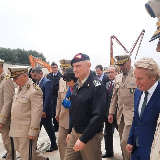 Missione di Leonardo in Algeria: obiettivo accelerare il lavoro di consegna dei primi 7 elicotteri