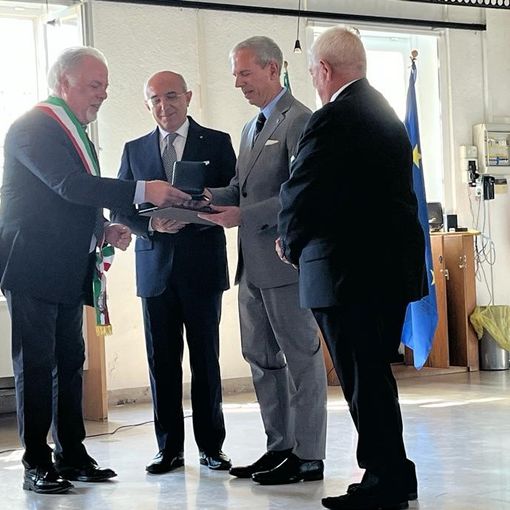 Le immagini della premiazione di Leonardo in sala consiliare a Sesto Calende