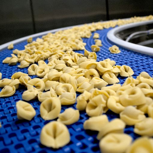 Allo Scoiattolo si continua a produrre nonostante tutto: «Difficoltà per le materie prime e per i costi, chiediamo certezze»