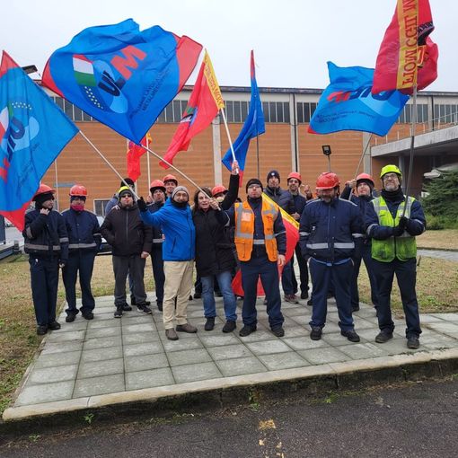 La protesta dei lavoratori dell'azienda Marcegaglia di Corsico