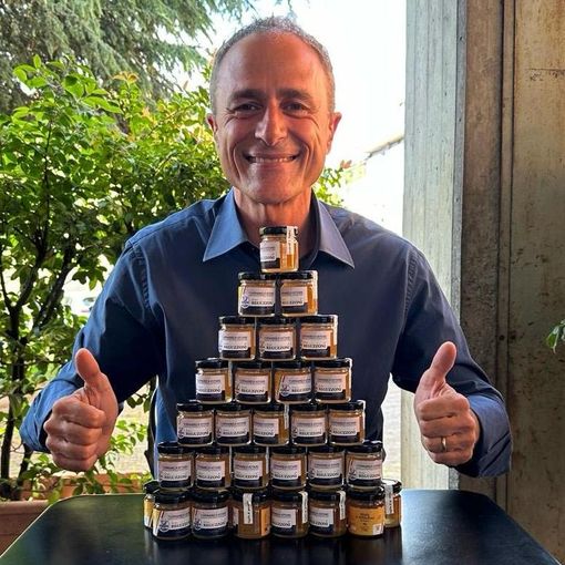 Reguzzoni (FI): «Apicoltori bene prezioso, il mio unico gadget elettorale sono i vasetti di miele made in Prealpi»
