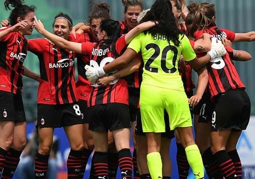 La festa delle rossonere: l'anno prossimo giocheranno la Champions League (foto figc.it)