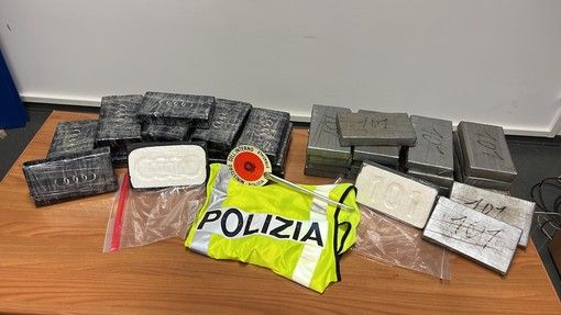 Trasportavano 40 kg di cocaina nell'autobotte del latte, arrestati i due conducenti