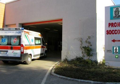 Scontro tra un'auto e una moto, paura a Varese per un ragazzino di 15 anni
