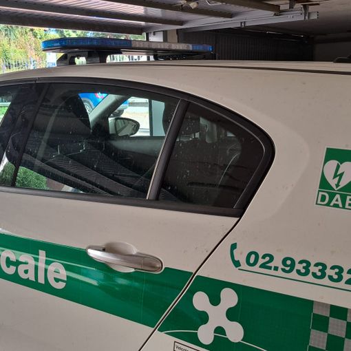 Un giovane di 34 anni in arresto cardiaco salvato anche grazie all’intervento della Polizia Locale