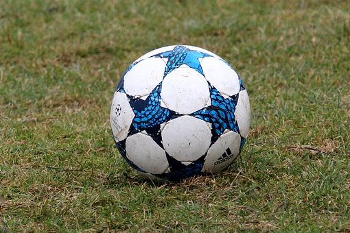 Interviene per dividere dei genitori che litigano per la partita di calcio dei figli, allenatore di Seregno perde un rene