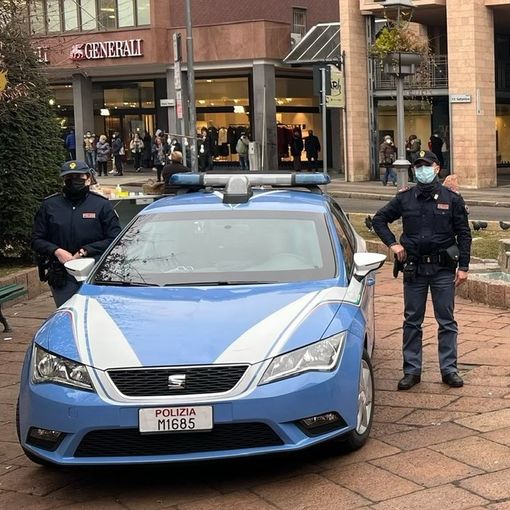 Tenta una rapina da Zara a Varese, arrestato un uomo