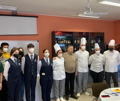 Renato Pozzetto ospite del Cfp di Luino in una foto dal sito web dell'Agenzia Formativa