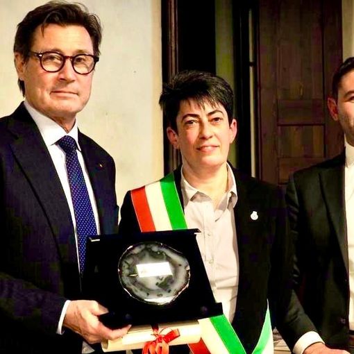 Il presidente Roberto Grassi con il sindaco Nadia Rosa in una foto dalla pagina Facebook della Grassi 1925