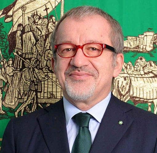 Fontana propone di intitolare a Maroni la sala giunta della Regione