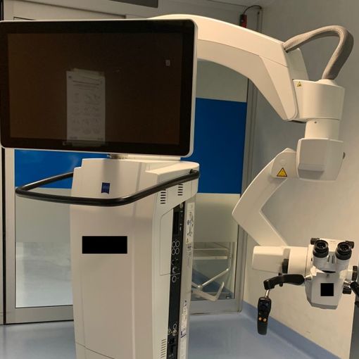 Il microscopio operativo donato all'ospedale di Saronno