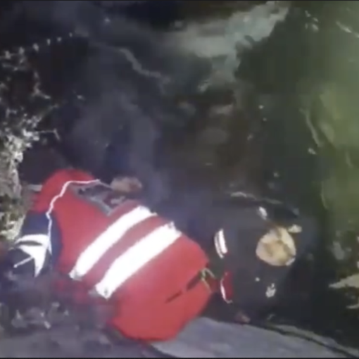 VIDEO - Tenta il suicidio gettandosi nel Toce, ventenne salvato da due Carabinieri