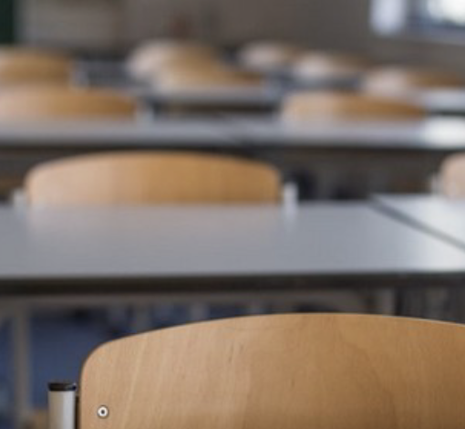 Varese, vanno ubriache a scuola: due studentesse soccorse dall'ambulanza