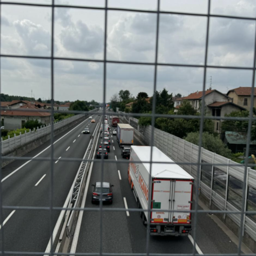Veicolo in avaria sull'Autolaghi: doppia coda in direzione Milano