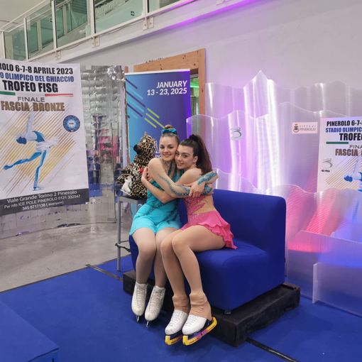 Martina Macchi e Aurora Servalli. Sotto, nella prima foto, Lucrezia Dal Toè