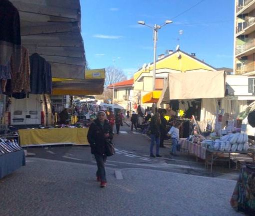 Mercato del mercoledì a Sesto Calende. L'esito del sondaggio tra i commercianti: «Torni in centro storico»