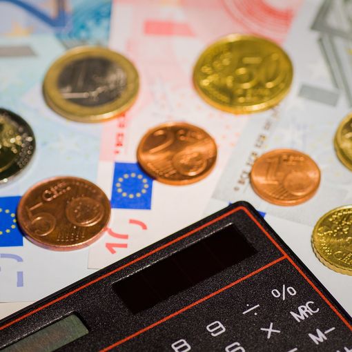 Sovraindebitamento, crescono del 60% le richieste di aiuto di imprese e cittadini: 102 le domande presentate a Varese, 117 a Busto Arsizio
