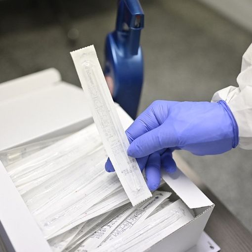 Quarantene e contatti stretti: cosa prevedono le regole in vigore (per ora)