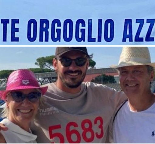 Alessandra Pirola, a sinistra, e Samuele Martinenghi, a destra. In mezzo Jacopo, fratello di Nicolò