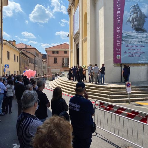 Monsignor Vegezzi nell'omelia del funerale a Vedano: «Quanto può far male l'egoismo degli uomini»
