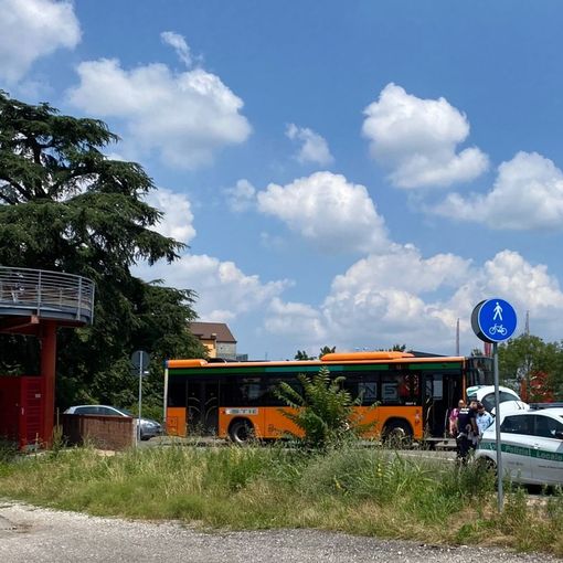 Scontro tra una moto e un pullman sui 5 ponti di Busto Arsizio