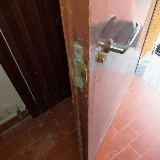 FOTO. Golasecca, ladri scatenati al centro sportivo: rubate le divise dell'Aurora, svaligiato il bar e spariti i macchinari per il prato