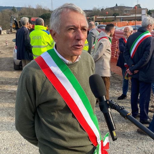 Salvini promette di risolvere il problema del traffico sulla Vergiate-Besozzo: «Faremo tutte le rotonde»