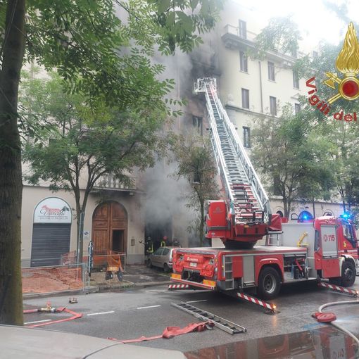 FOTO e VIDEO. Incendio in un condominio di Milano: tre morti e tre feriti