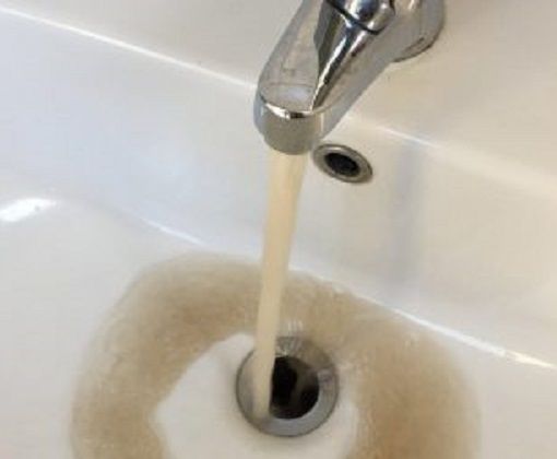 Acqua torbida a Besnate: «Disagi in via di risoluzione. Non vi sono evidenze dell’alterazione della potabilità»