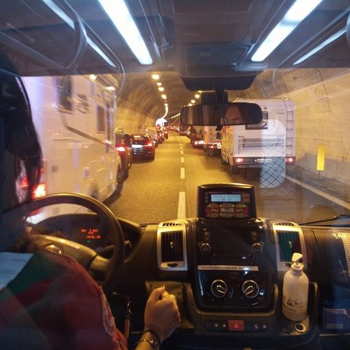 Controesodo dalla Liguria, caos e rabbia. L'ambulanza bloccata nel traffico: «50 minuti da Borghetto all'ospedale di Savona, i politici giocano con la vita delle persone»