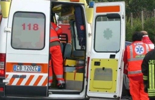 Le foto del tragico incidente con la moto a terra su via Matteotti, all'incrocio con via Toce tra Varese e Casciago Le foto del tragico incidente con la moto a terra su via Matteotti, all'incrocio con via Toce tra Varese e Casciago