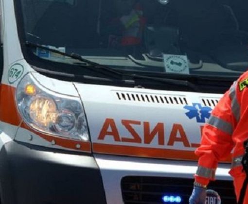 Scontro tra un'auto e una moto: ferito un uomo di 65 anni a Lonate Pozzolo