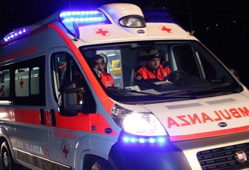 Auto contro ostacolo nella notte a Castellanza: tre persone ferite, una è grave
