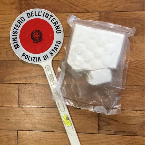 Trovato con mezzo chilo di cocaina sull'auto: arrestato
