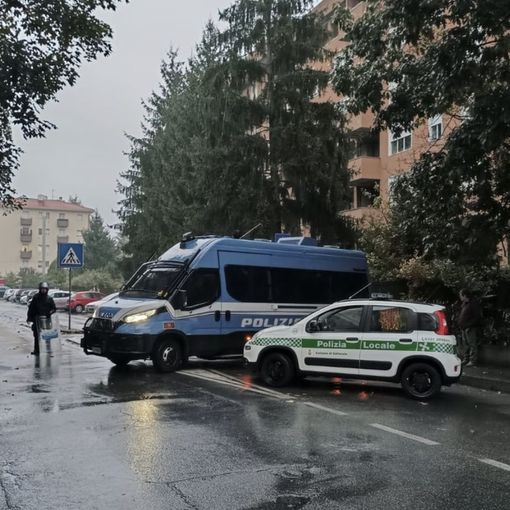 Bosco di via Curtatone, il giorno dello sgombero. Sul posto polizia ed elicottero. Motoseghe in azione