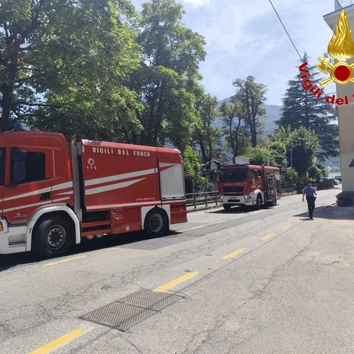 I vigili del fuoco sul luogo dell'incendio