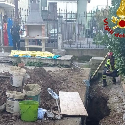 Resta sepolto da un crollo mentre lavora in garage e muore. Tragedia nel Milanese