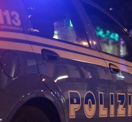 Como, lite nella notte davanti a un locale: varesino trovato con un coltello e denunciato