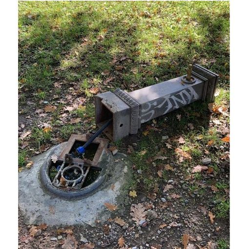 Ancora vandali ai Giardini Estensi: divelta la fontana. Trovato anche un preservativo