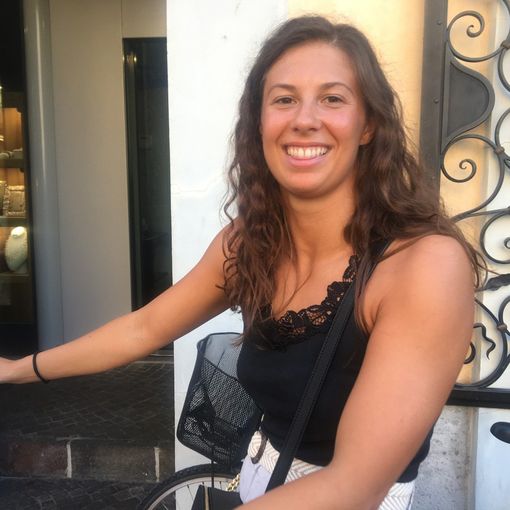 Arianna Castiglioni in centro a Busto e sotto con Alessandra Ceccuzzi e Antonio Tosi ul Pedèla