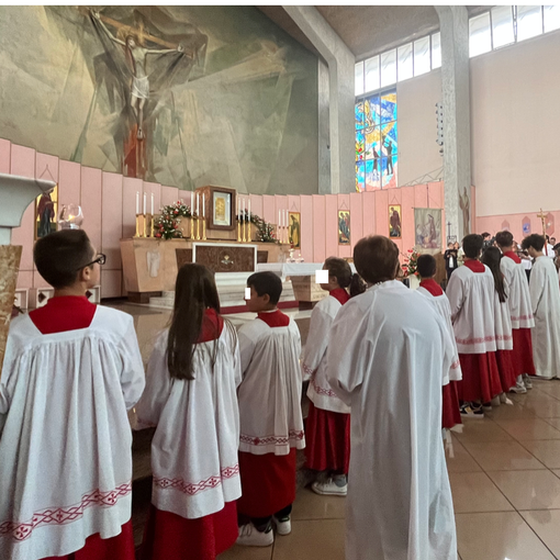 I VIDEO. Don Giovanni tra la commozione e la &quot;manita&quot;. Monsignor Severino: «Per Beata Giuliana il prete giusto»