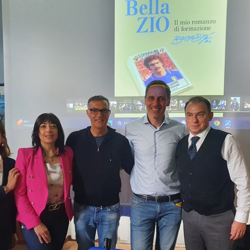 Lo “Zio” Bergomi si racconta ai ragazzi dell’istituto Fermi di Castellanza. Una storia di «talento ed educazione»