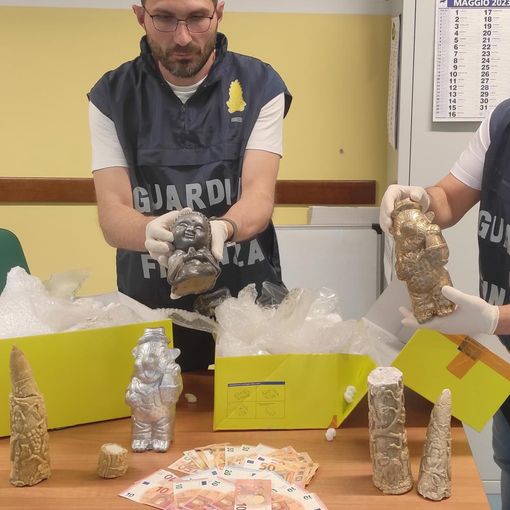 Statuette di ecstasy per aggirare i controlli. La Finanza di Varese arresta un narcotrafficante in fuga e un insospettabile orafo